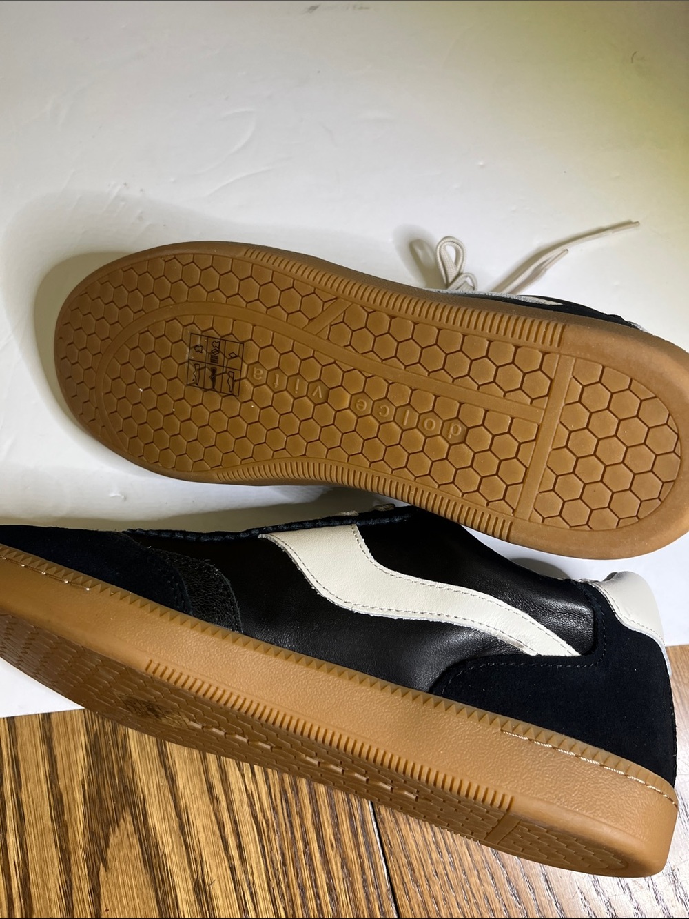Dolce Vita women’s Black and White Runner Sneakers with Gum Sole - Picture 5 of 8
